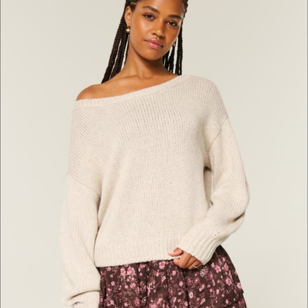 NWOT Hollister Slouchy Off The Shoulder sweater Size XS